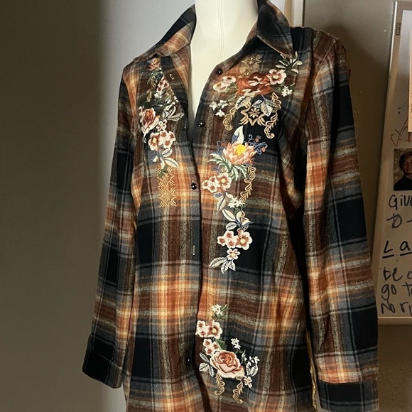 Button up blouse embroidered el et mixed media by paparazzi - Picture 1 of 13